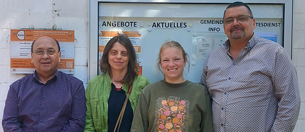 Frau Bötel und Frau Druschke von der SOCIAL HuB Bahnhofsmission mit Christian Rosenberg und Karl Glowacki vom Sinti-Verein