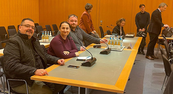 Christian Rosenberg vom Sinti-Verein auf einer Sitzung im Hamburger Rathaus